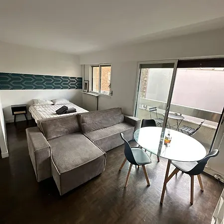 16 Versailles Paris